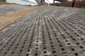 水利護坡磚塑料模具主要應用在哪些施工地點？