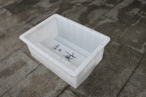 如何解決公路路沿石塑料模具在注塑過(guò)程開(kāi)裂的問(wèn)題？